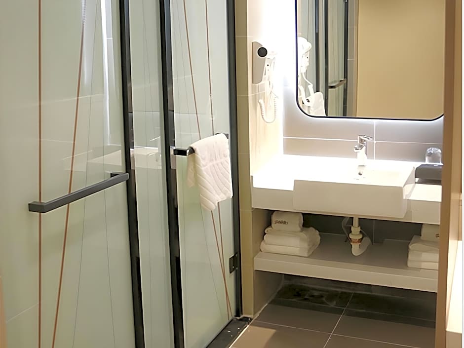 UP AND IN Hotel Shandong Linyi Lanshan District Taisheng Plaza