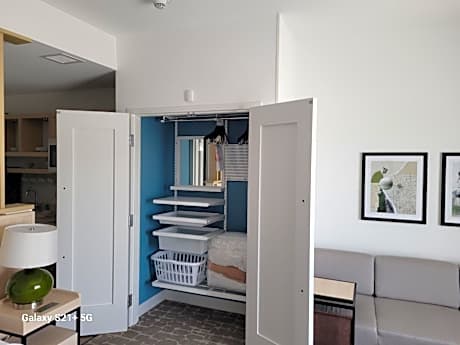 King Studio with Sofa Bed - Hearing Accessible