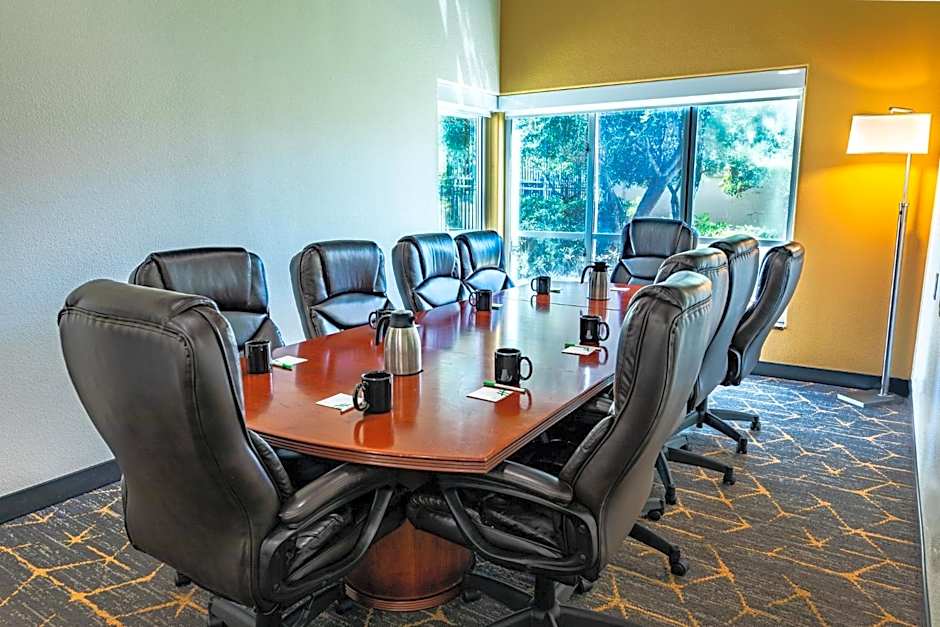 Holiday Inn & Suites Oakland - Airport by IHG