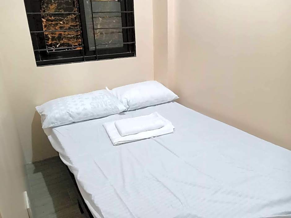 RedDoorz @ JJ & KAYE APARTMENT