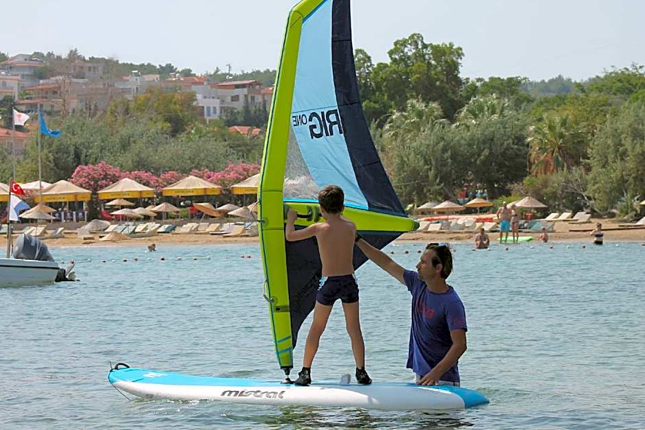 Maya Bistro Hotel & Beach