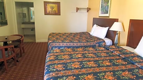 Deluxe King Room with Two King Beds, Non-Smoking