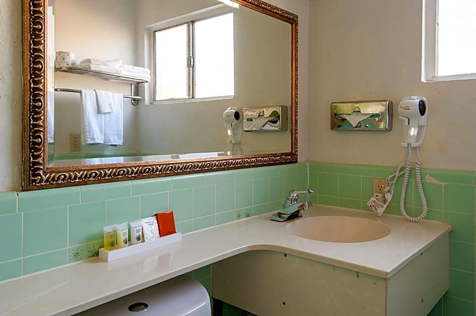 Studio City Court Yard Hotel