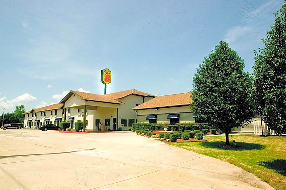 Super 8 by Wyndham Van Buren/Ft. Smith Area
