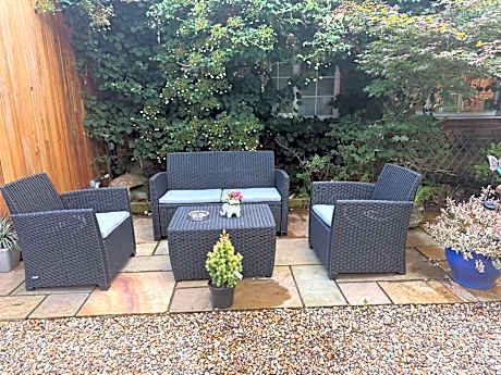 Da Vinci Guest House Gatwick Guest Parking, A Real Gem