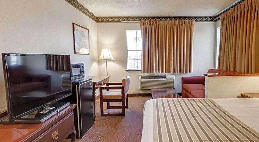 Econo Lodge Inn & Suites El Paso