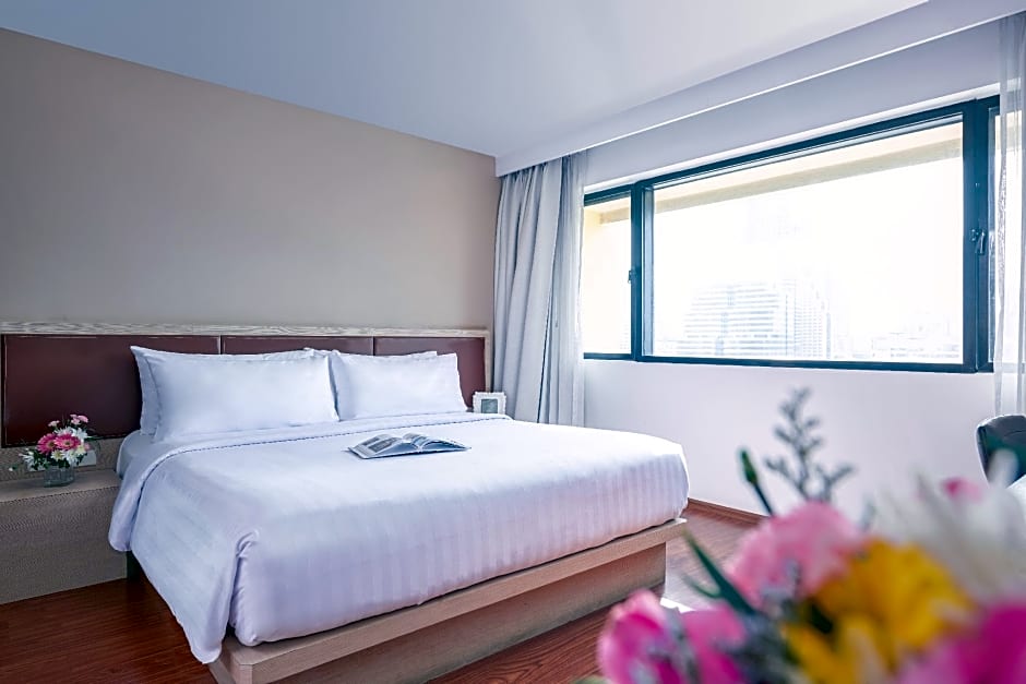 Narai Hotel (SHA Extra Plus)