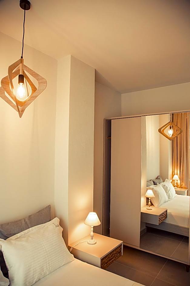 IO Luxury Pool & Hot Tub Suites