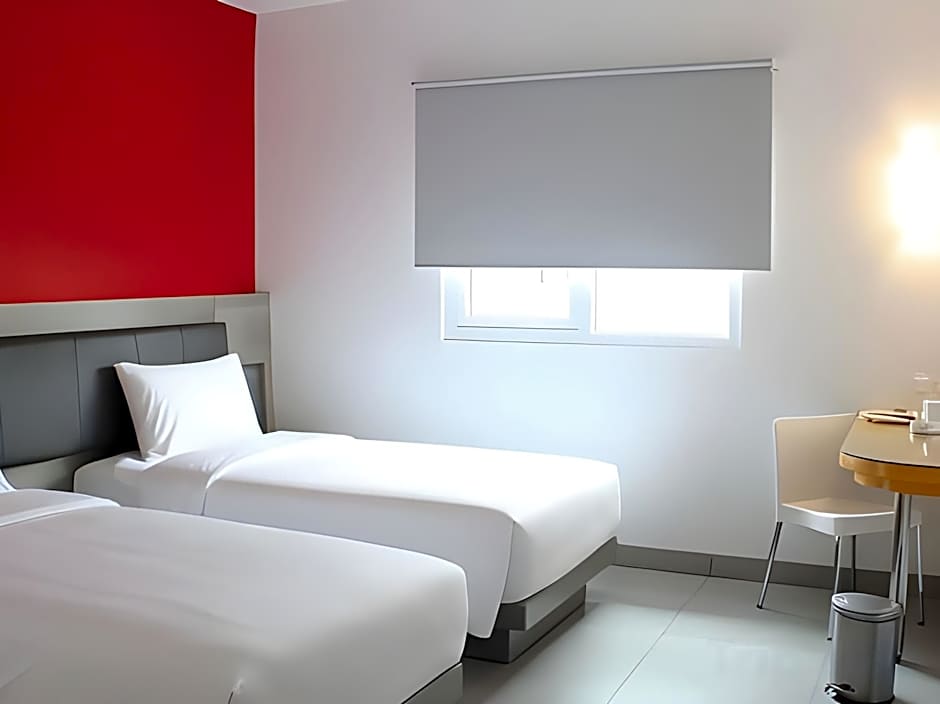 Amaris Hotel Season City