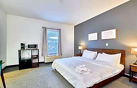 Deluxe King Room