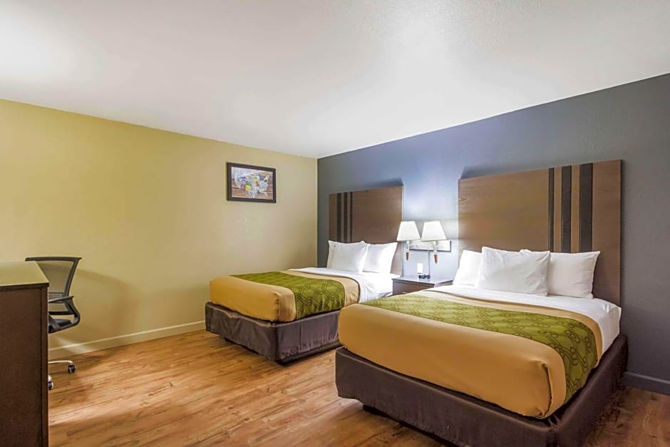 Econo Lodge Inn & Suites I-35 At Shawnee Mission