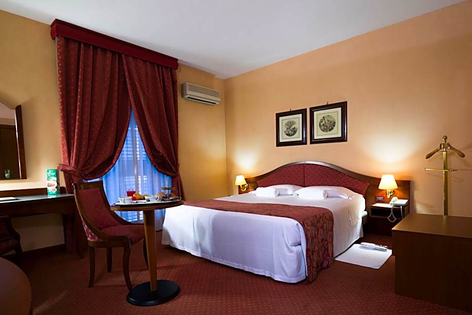Massimo Plaza Hotel