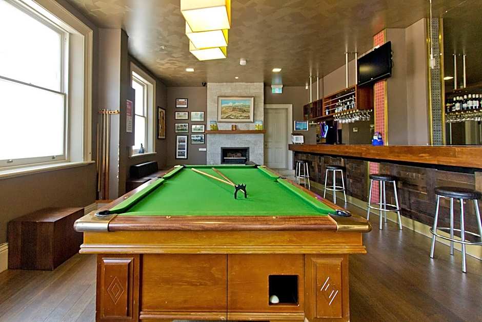 Deloraine Hotel