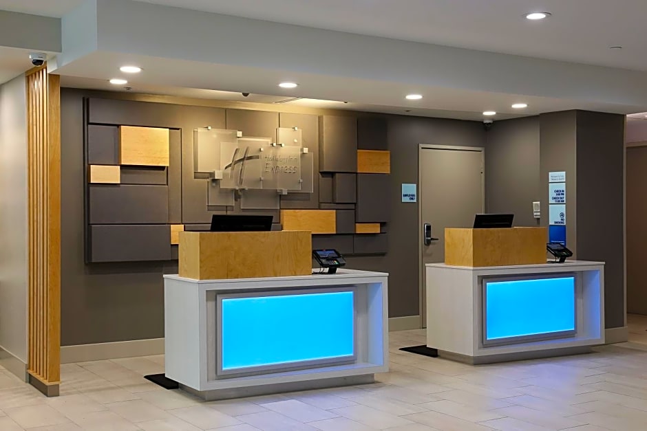 Holiday Inn Express Grand Rapids Southwest, an IHG Hotel