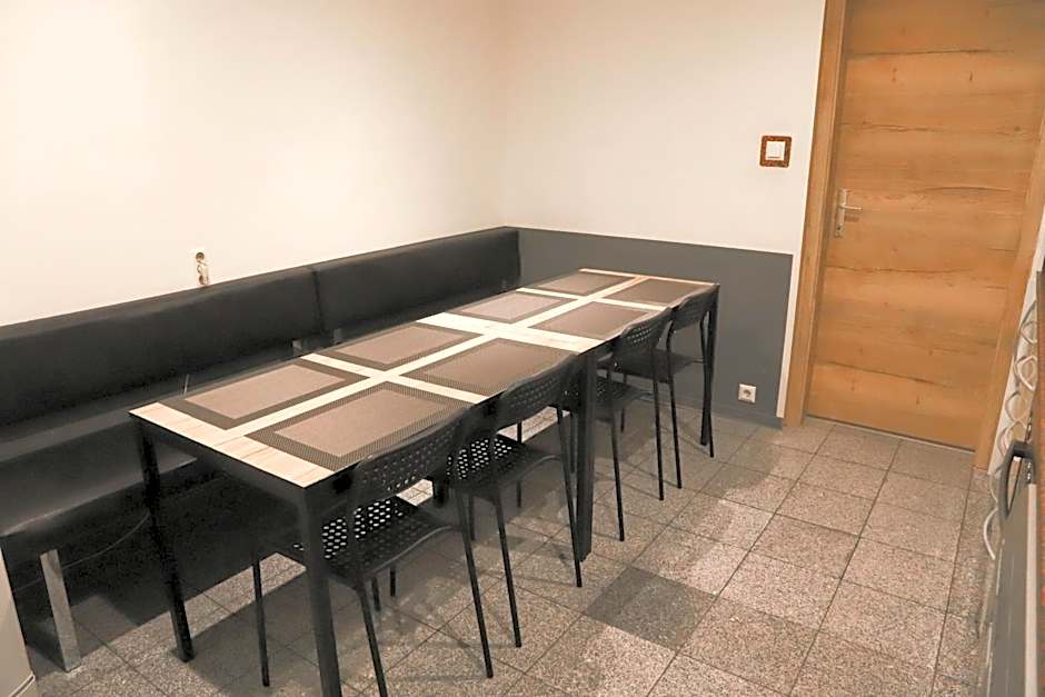 «Go West» guest rooms