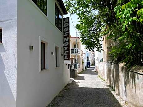 Ados Hotel