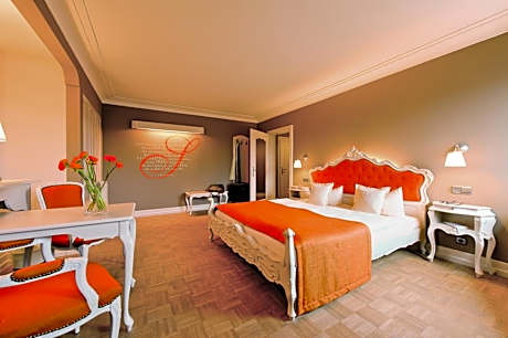 Landschloss Family Room