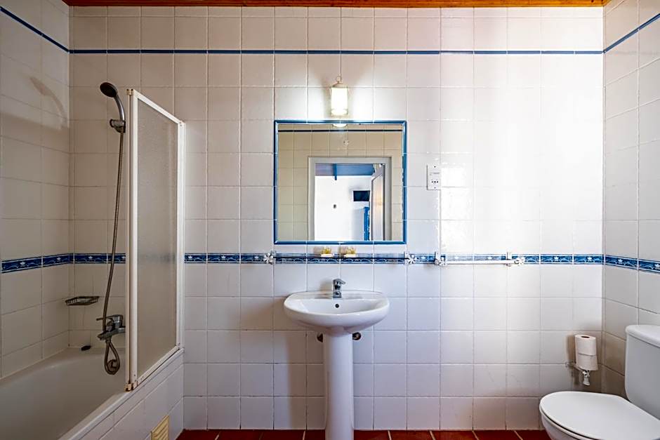 Hotel Mar e Sol VNMF by Umbral