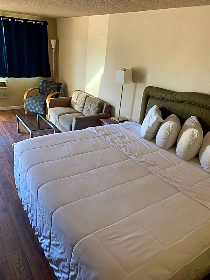 Smokey Point Motor Inn