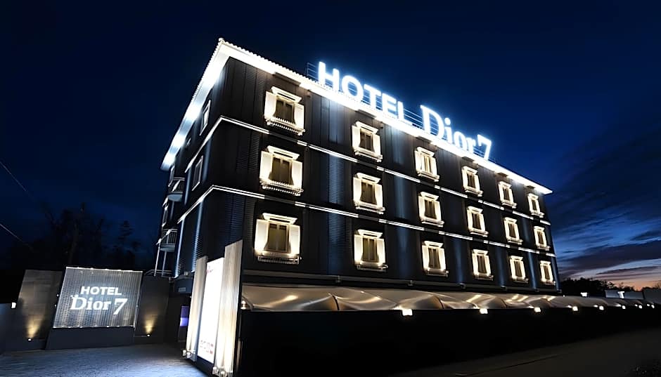 HOTEL Dior7