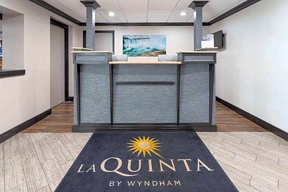 La Quinta Inn & Suites by Wyndham Buffalo Airport