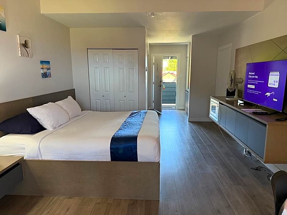 Photo 1 of 8 of Standard 1 King Bed