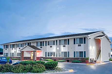 Super 8 by Wyndham Tomah Wisconsin