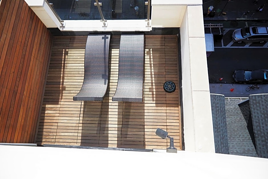 NobleDEN Hotel
