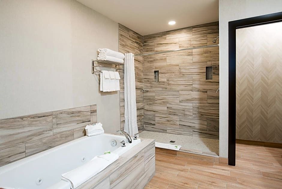 Pomeroy Inn & Suites Prince George