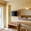 Village Inn Studios & Family Apartments