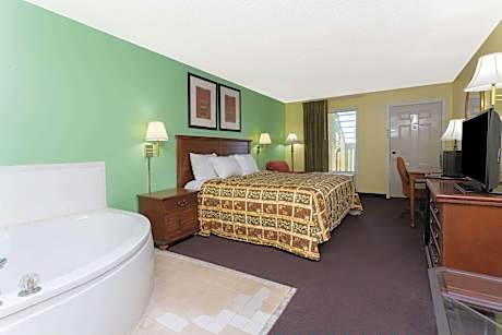 1 King Bed Hot Tub Non-Smoking