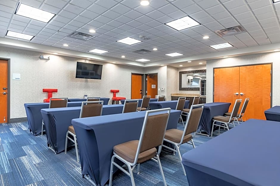 Holiday Inn Express & Suites New Martinsville