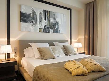 Double - King Bed