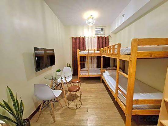 RedDoorz Plus @ Cuarto Verde Staycation