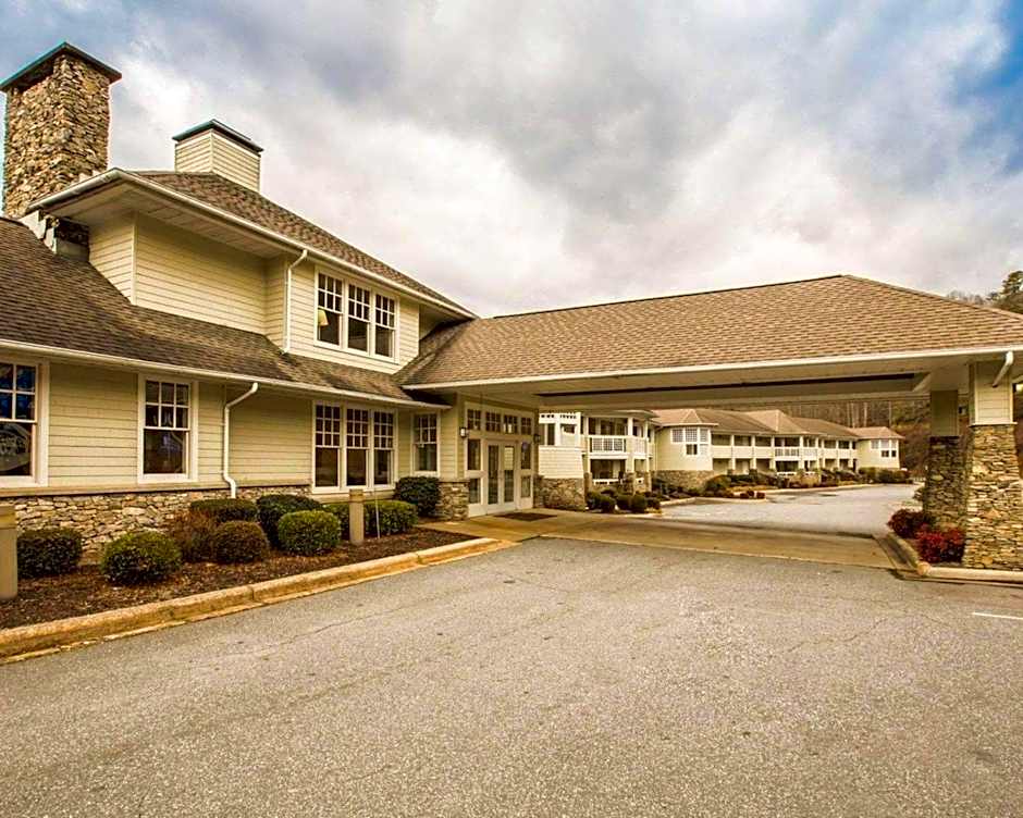 Rodeway Inn & Suites Cherokee On the River