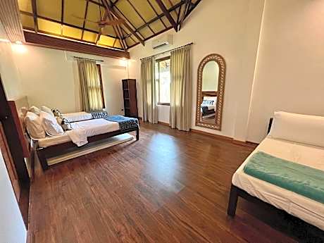 Three - Bedroom Premier Apartment with Sea View