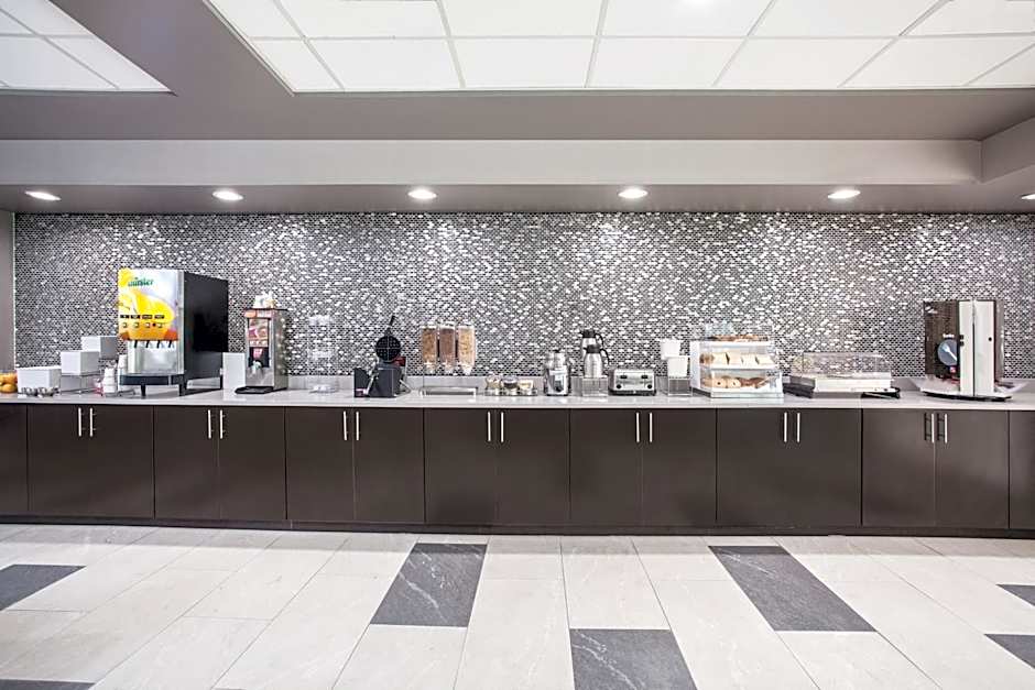 La Quinta Inn & Suites by Wyndham Clearwater South