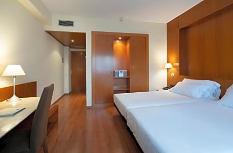 Triple Room (2 Adults + 1 Child)