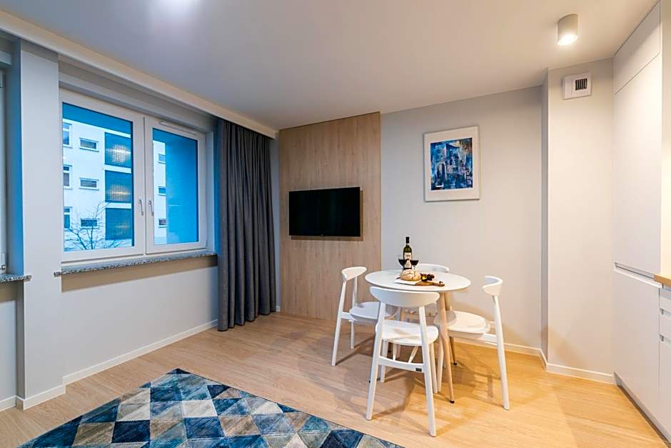 Q17 Apartments Rynek