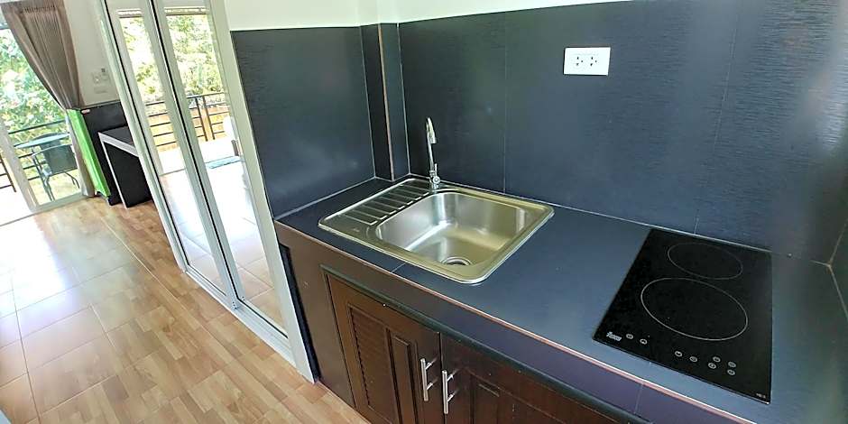 Thipburee Riverside Hotel