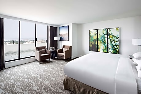 1 King Bed - Water / Mountain View