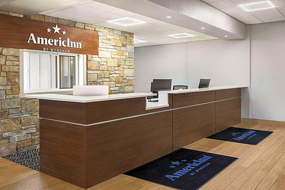 AmericInn by Wyndham La Crosse Riverfront-Conference Center