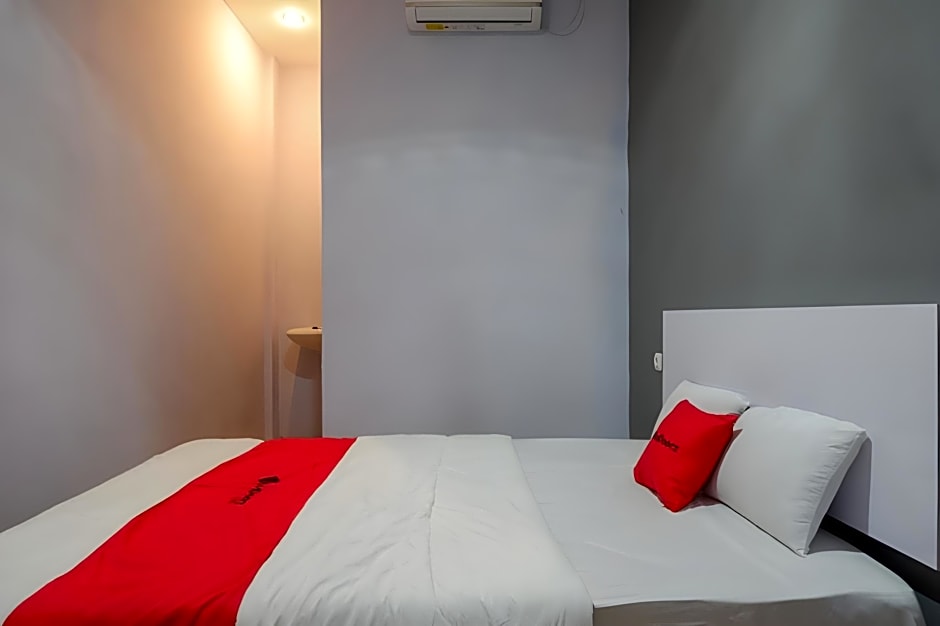 RedDoorz near Pasar Batang