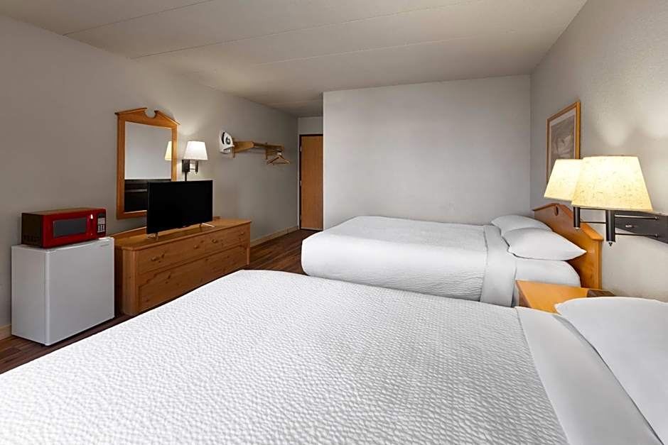 Shell Lake Lodge, a Travelodge by Wyndham