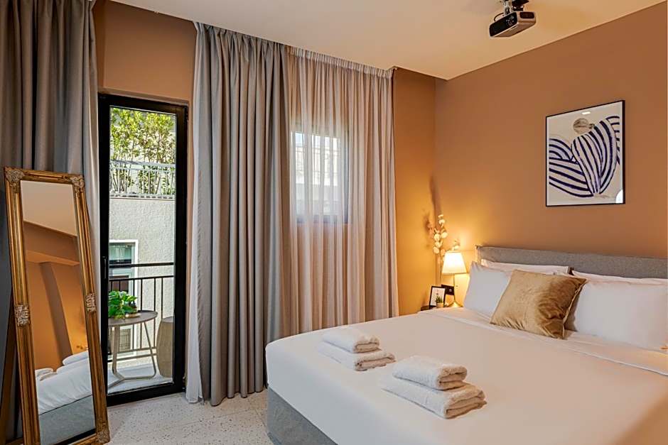 Clyde Athens by Nin&Bau