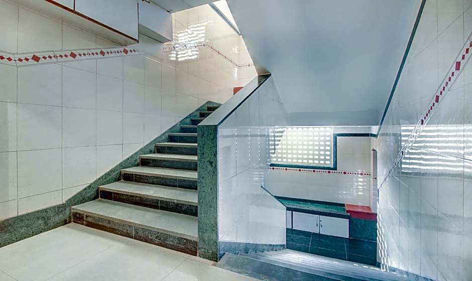 Treebo Cruz Royale Santacruz West