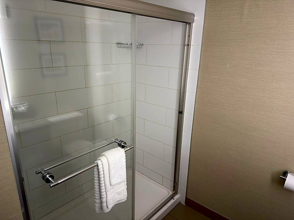 Wingate by Wyndham Utica