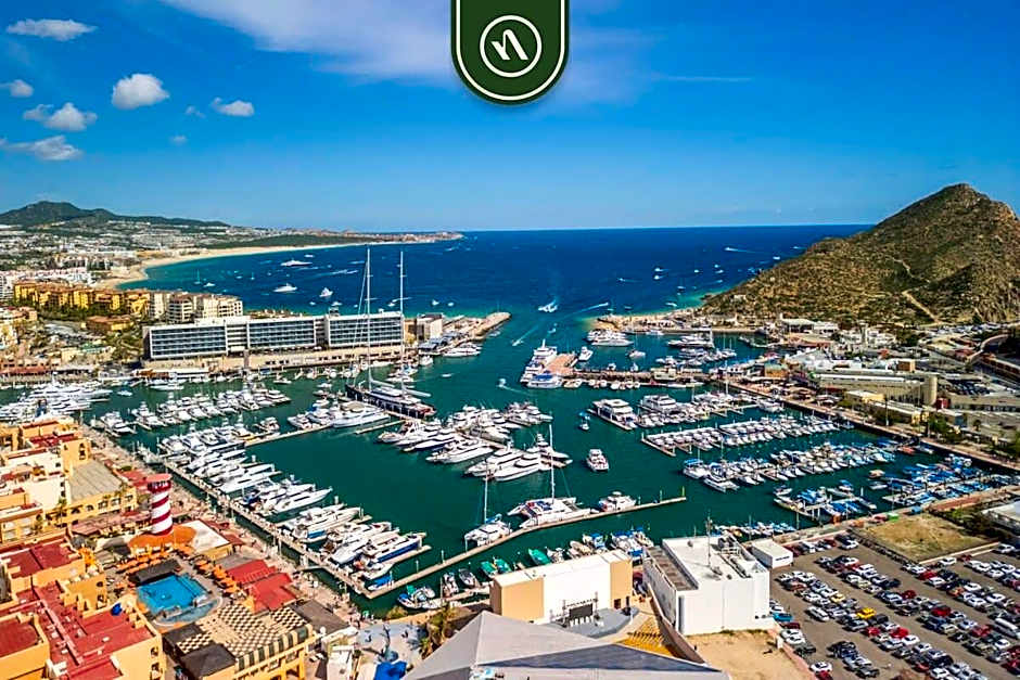 Amazing 2BR Condo with Terrace Overlooking the Marina