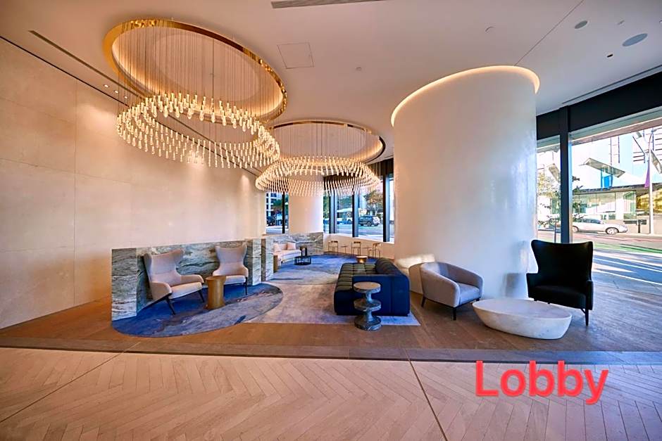 Luxury 1BR in Brisbane City River Firework View