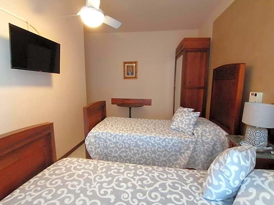 HOTEL FIORE & Fiocchi